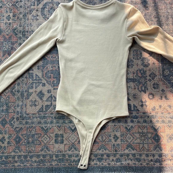 Abercrombie cream bodysuit. Size Small. Excellent condition. - Picture 3 of 4